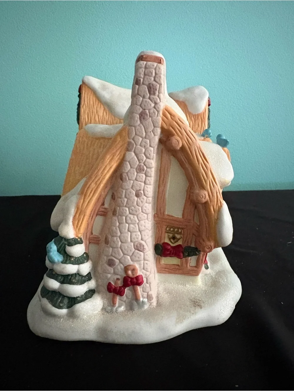 2004 Disney Snow White Seven Dwarfs Christmas Village House Cottage Light-Up